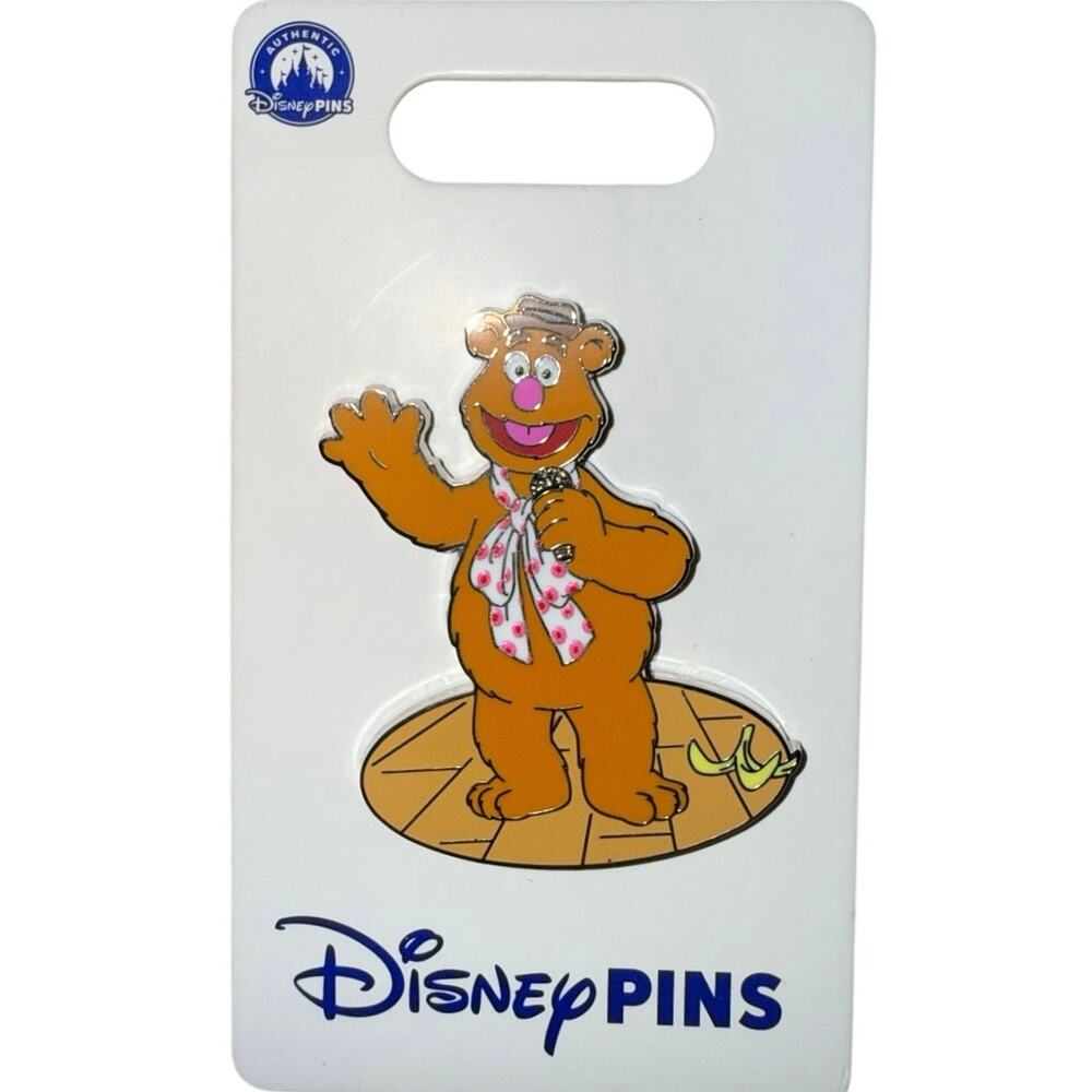 New 2025 Disney Parks The Muppets Fozzie Bear Pin stand-up microphone stage